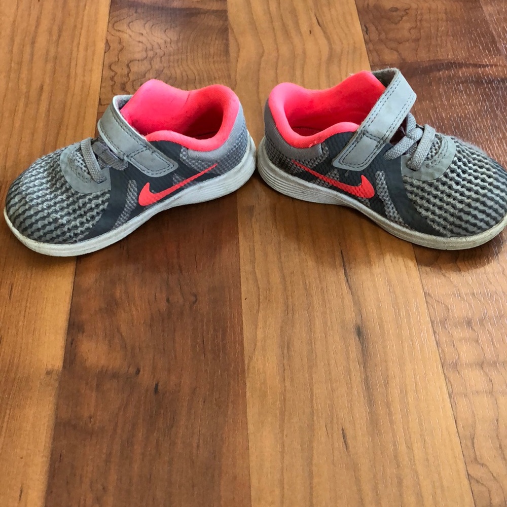 Toddler tennis shoes